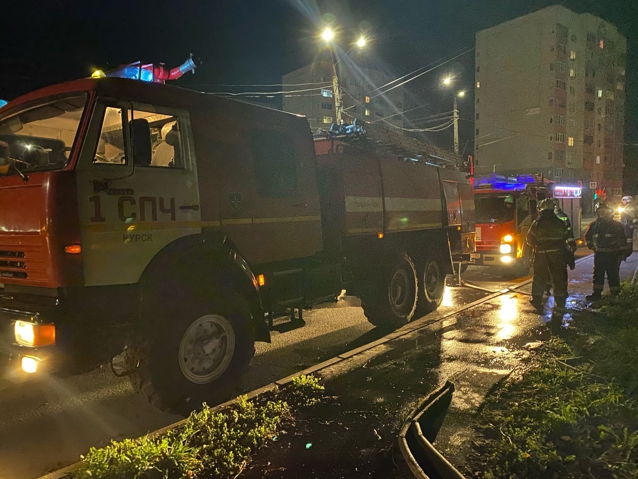 В Курской области за сутки сгорели гаражи с автомобилем и баня | 16.10.2021  | Курск - БезФормата