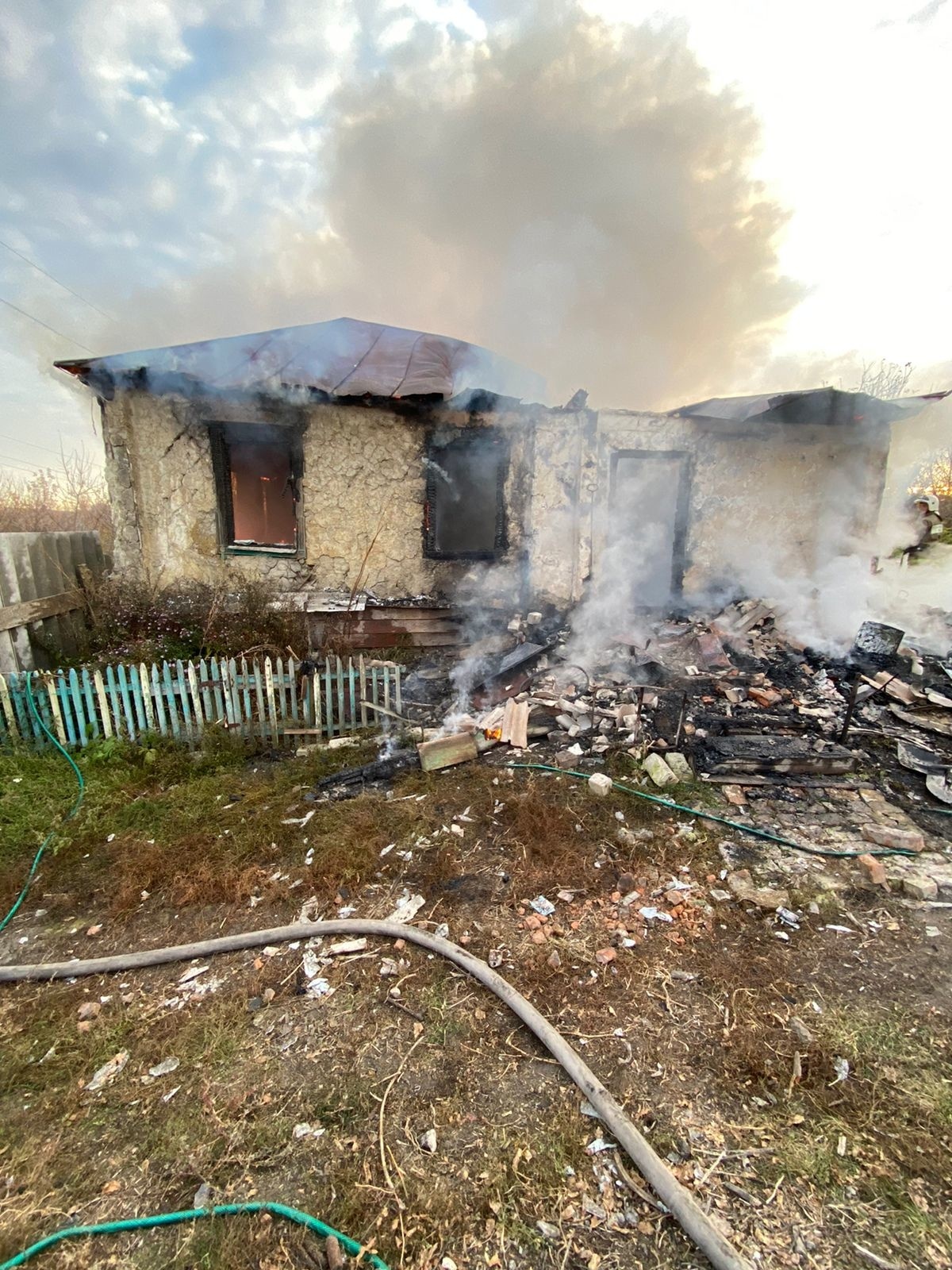 Пожар в с. Чермошное Солнцевского района Курской области ликвидирован -  Оперативная информация - Главное управление МЧС России по Курской области