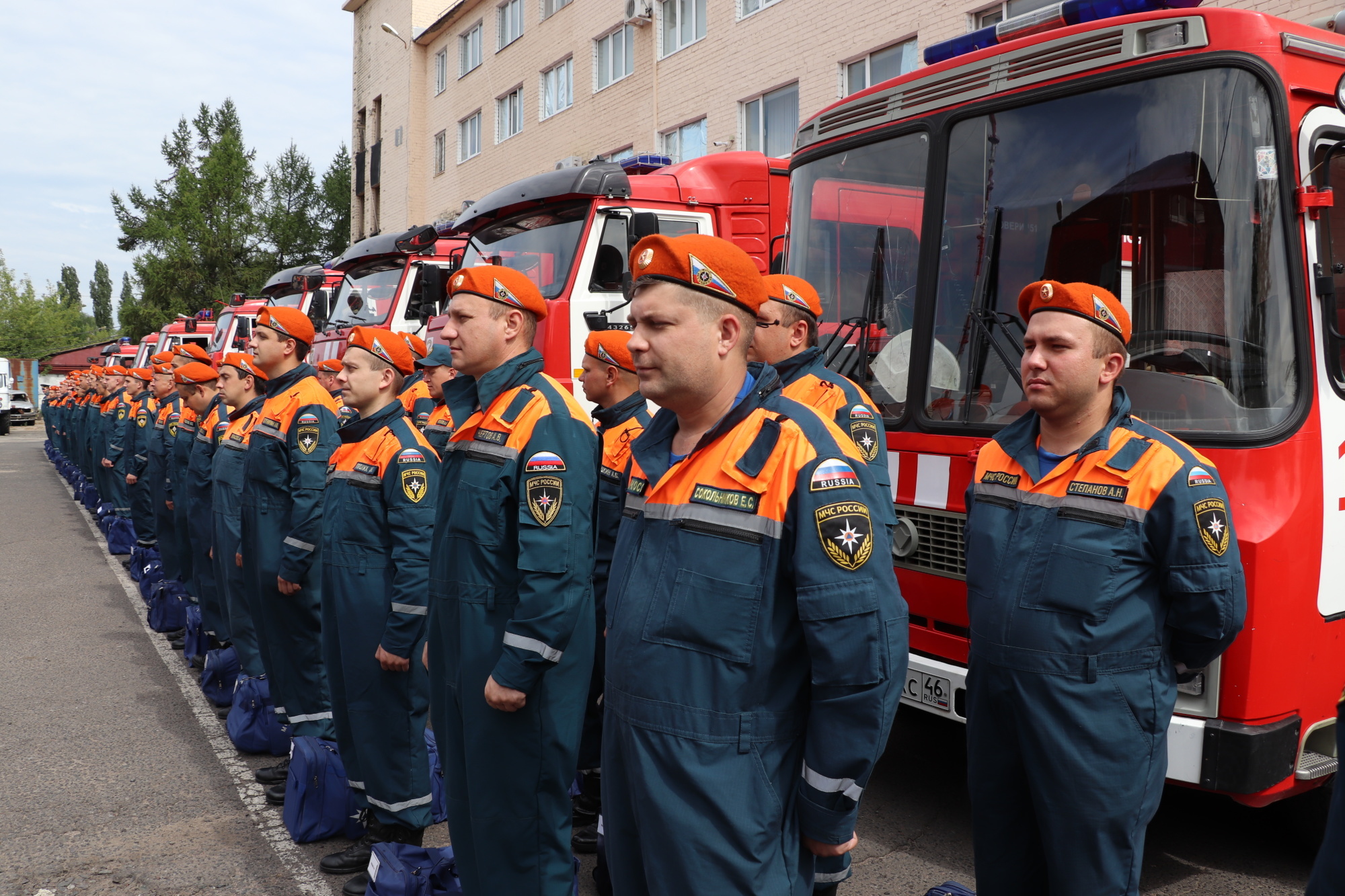 Начальник Главного управления МЧС России по Курской области генерал-майор  внутренней службы Иван Лунев проверил аэромобильную группировку - Новости -  Главное управление МЧС России по Курской области